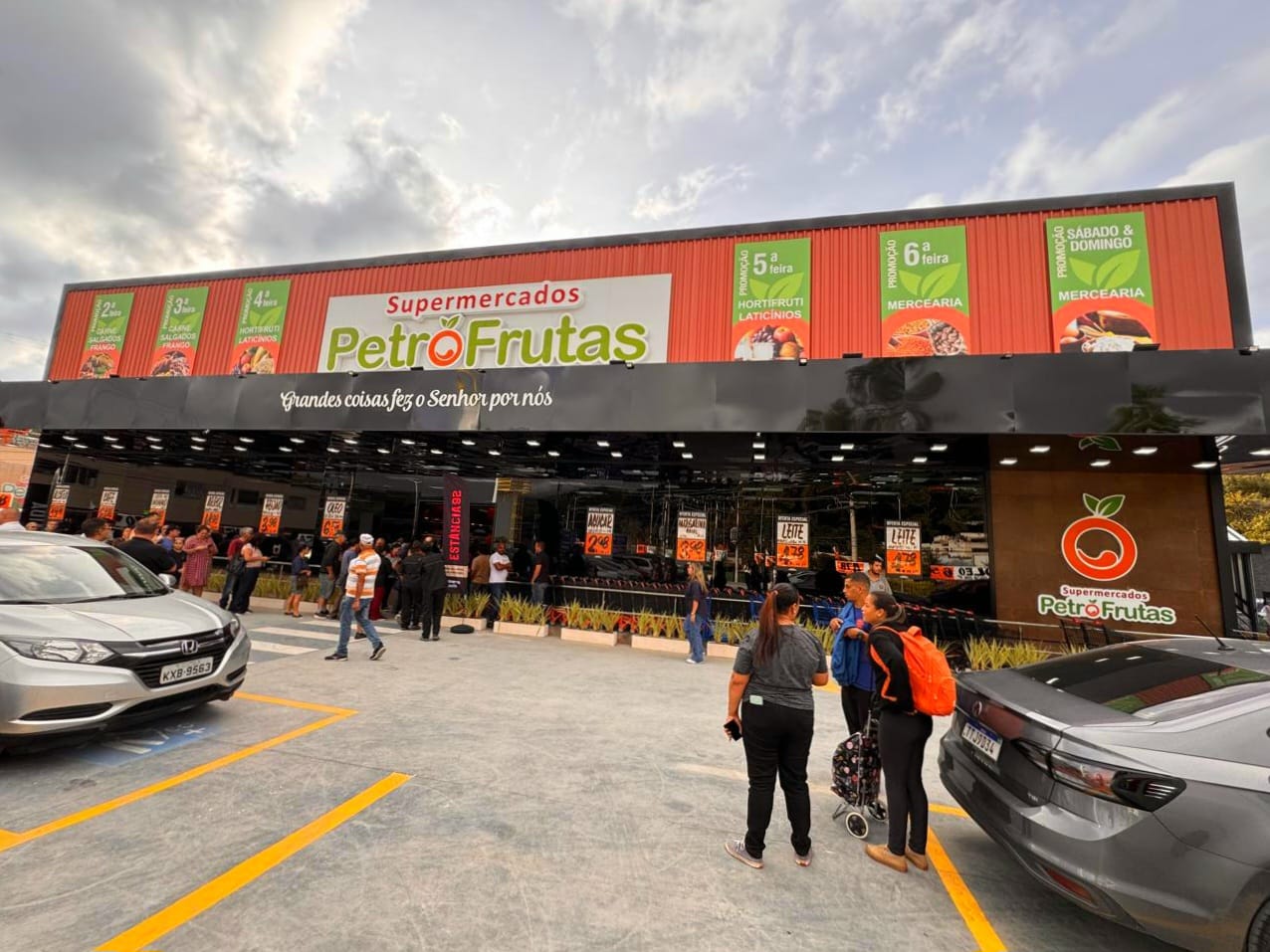 Petro Frutas inaugura loja em Nogueira, sua quinta na cidade de Petrópolis