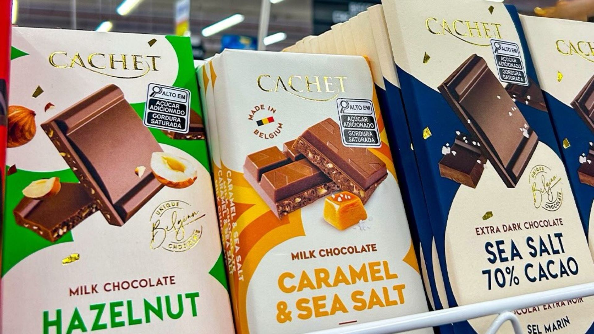 Barras de chocolate Cachet nas gôndolas dos Supermercados Guanabara