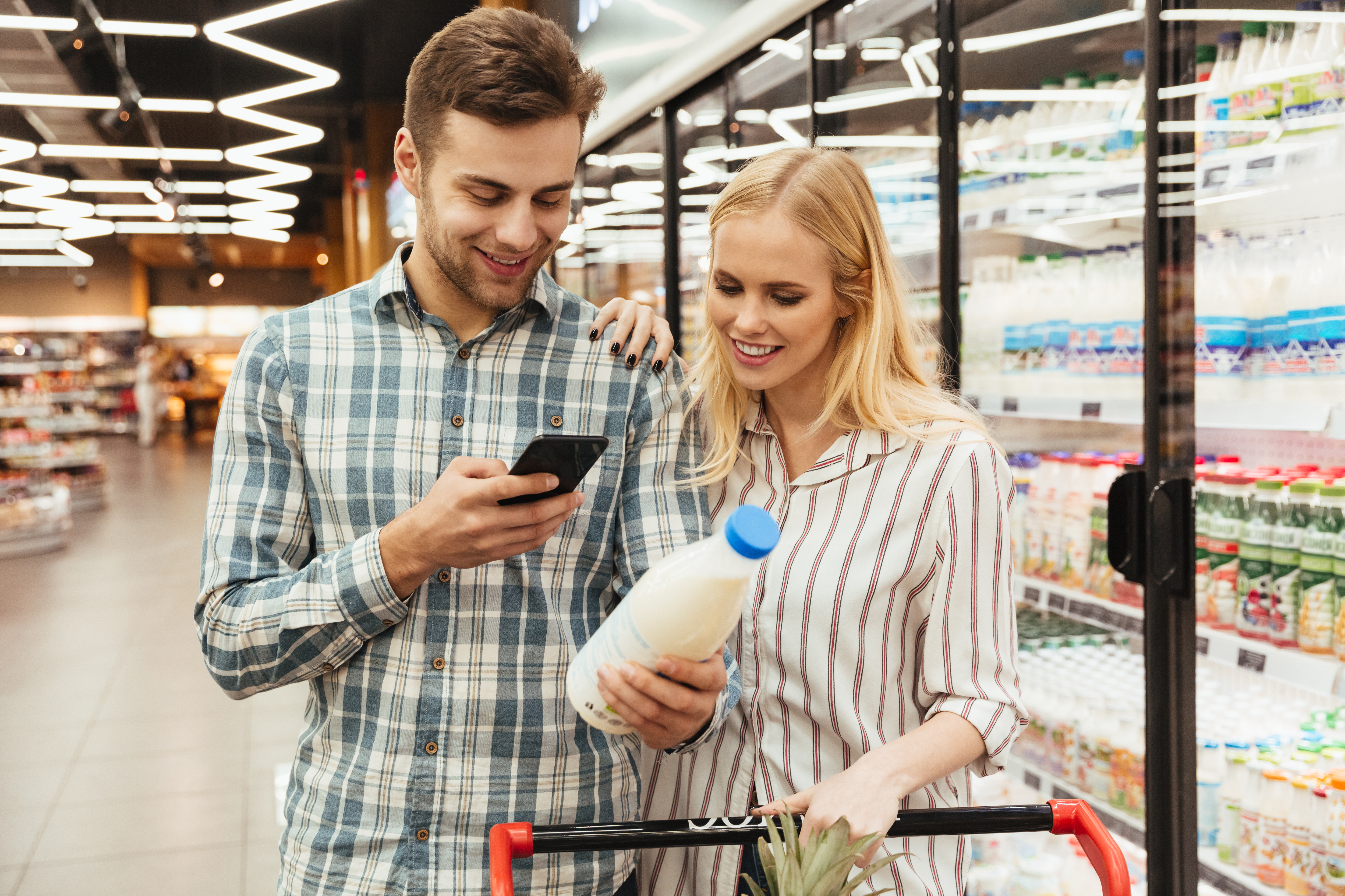 Brasileiros estão usando canais digitais como fonte de pesquisa para compras físicas nos supermercados
