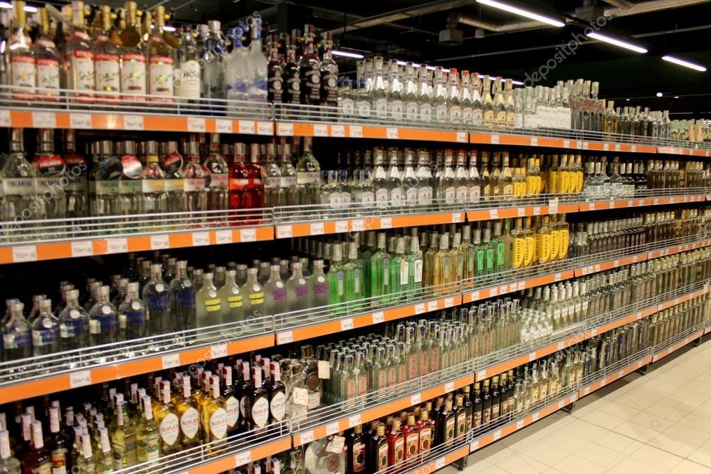 depositphotos_96660620-stock-photo-alcoholic-drinks-on-the-shelves.jpg