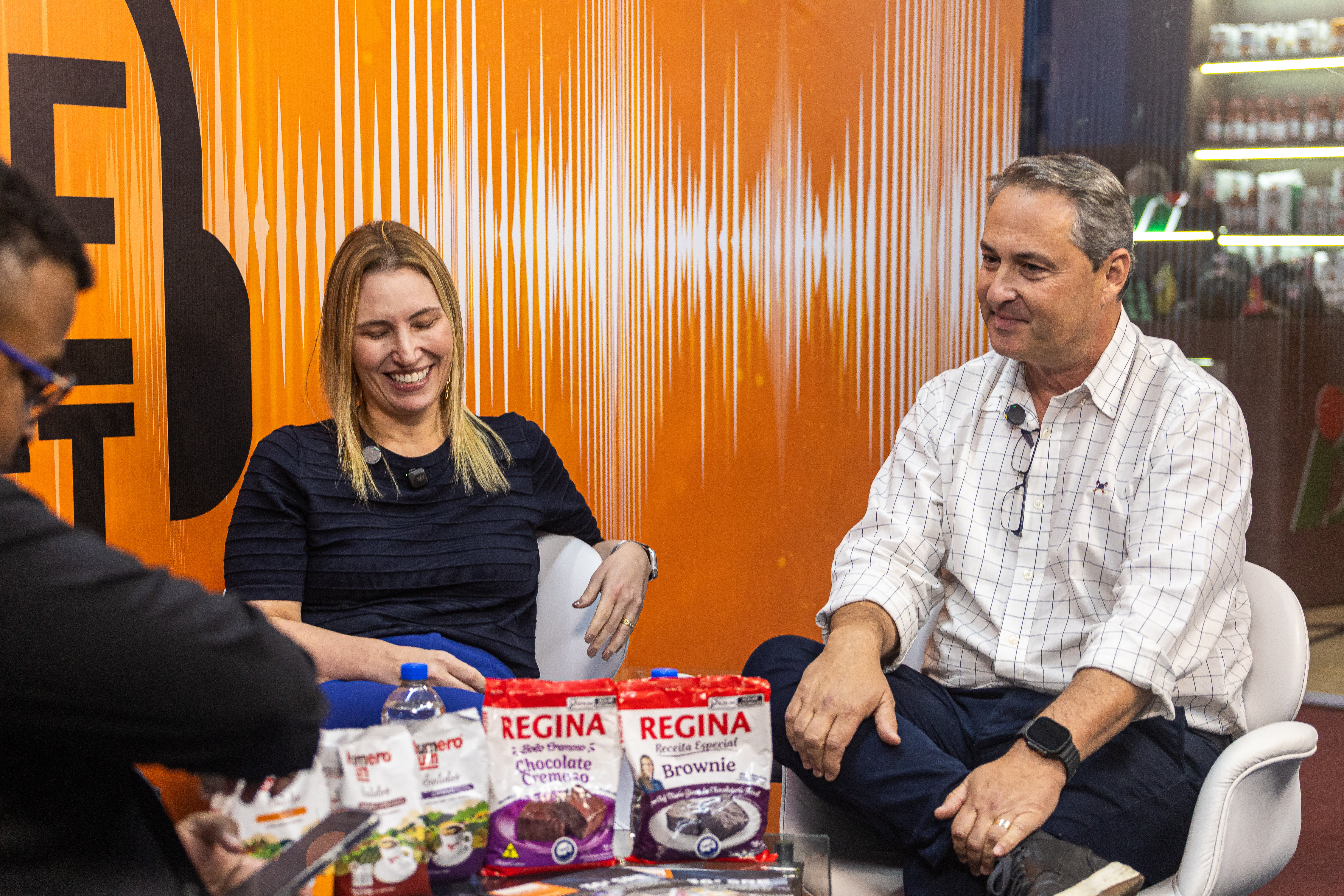A vice-presidente Eduarda Buaiz e o CEO Flávio Schiavone participaram do SRE Cast durante a Super Rio Expofood 2026