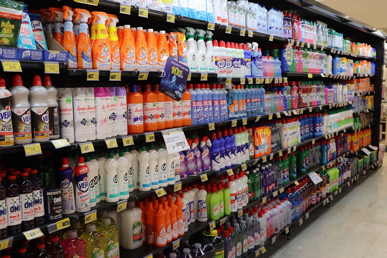 Escola ASSERJ capacita colaboradores em estratégias para categorias de produtos