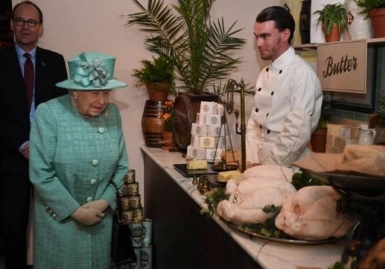 Visita inesperada: rainha Elizabeth II vai a supermercado da rede Sainsbury's Com 150 anos de existência, empresa é o segundo maior mercado do Reino Unido