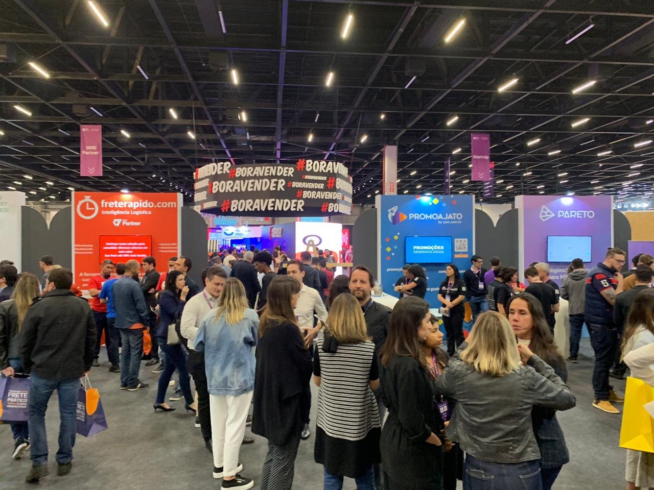 ASSERJ marca presença no VTEX DAY em São Paulo, encontro sobre inovação digital