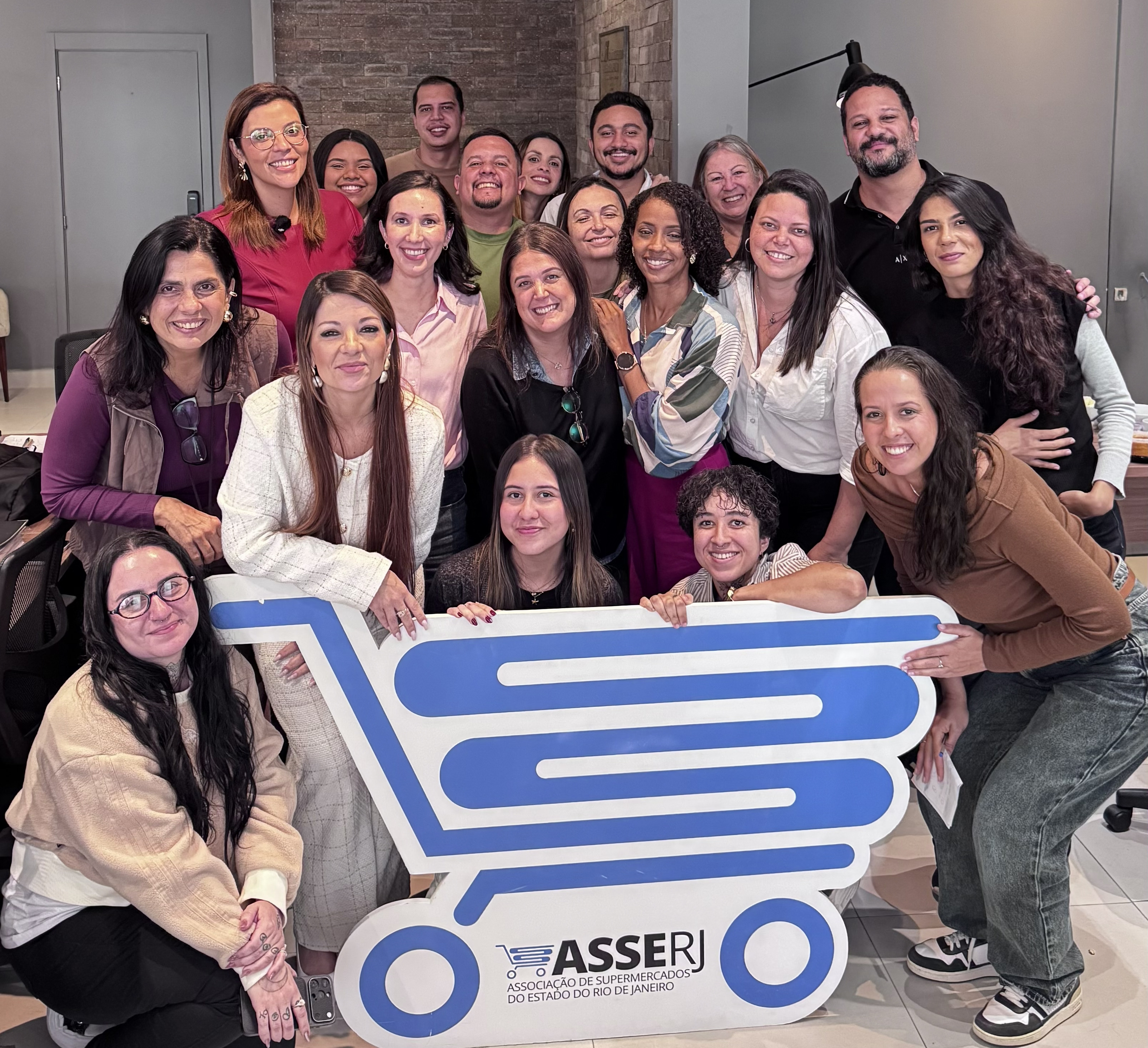 Colaboradores ASSERJ participaram de palestra sobre saúde mental com Dra. Bárbara Ferrari
