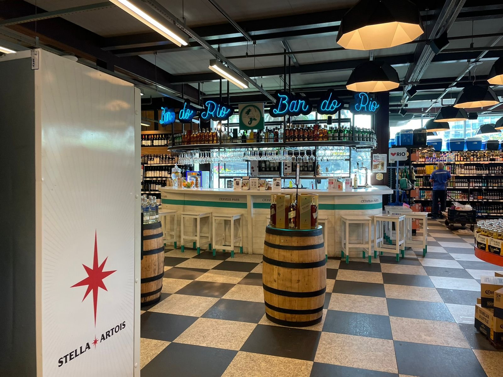 Sextou no Bar do Rio. Saúde!