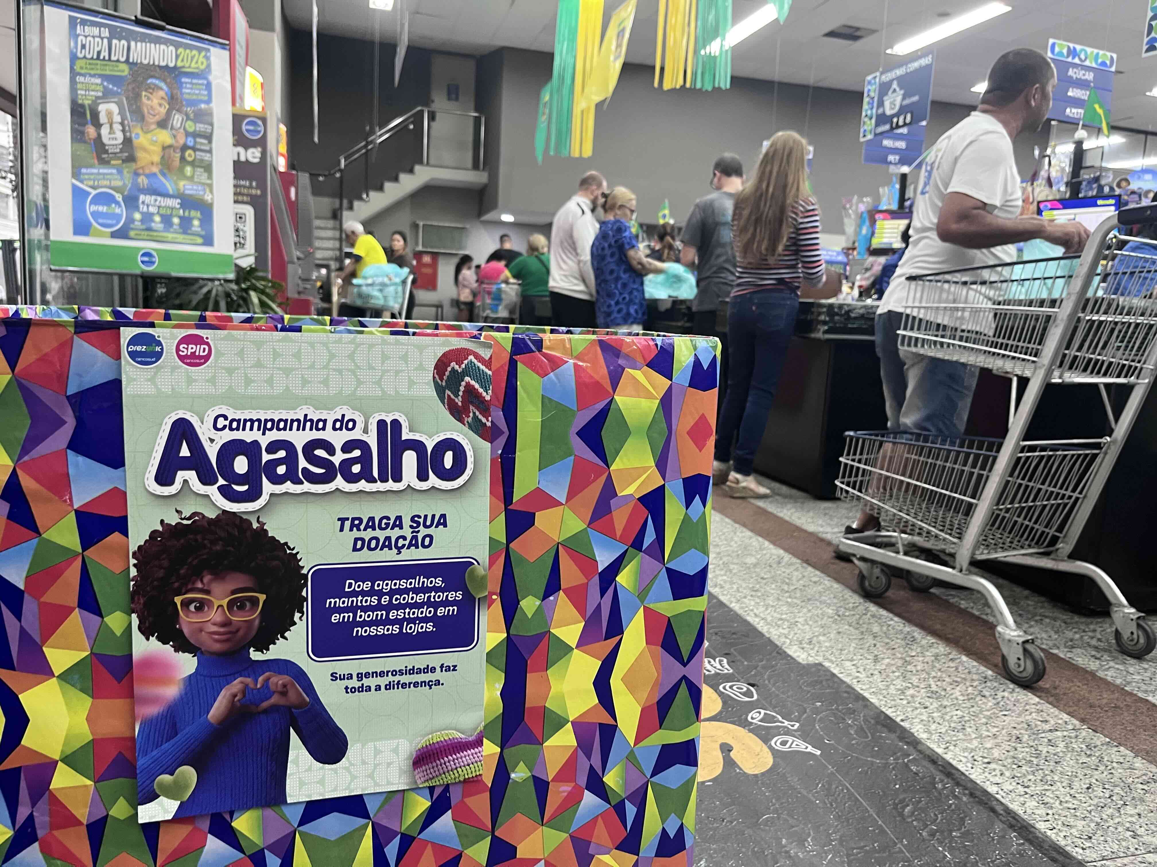 Lojas do Prezunic instalaram pontos para doação de agasalhos e outras peças de frio