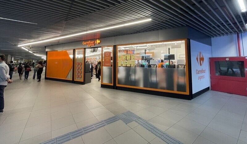 Associado aposta em conveniência com unidade express dentro de estação de metrô