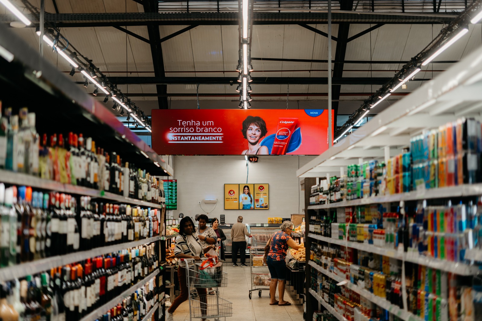 Casa do Arroz coloca painéis de LED em suas lojas para retail media