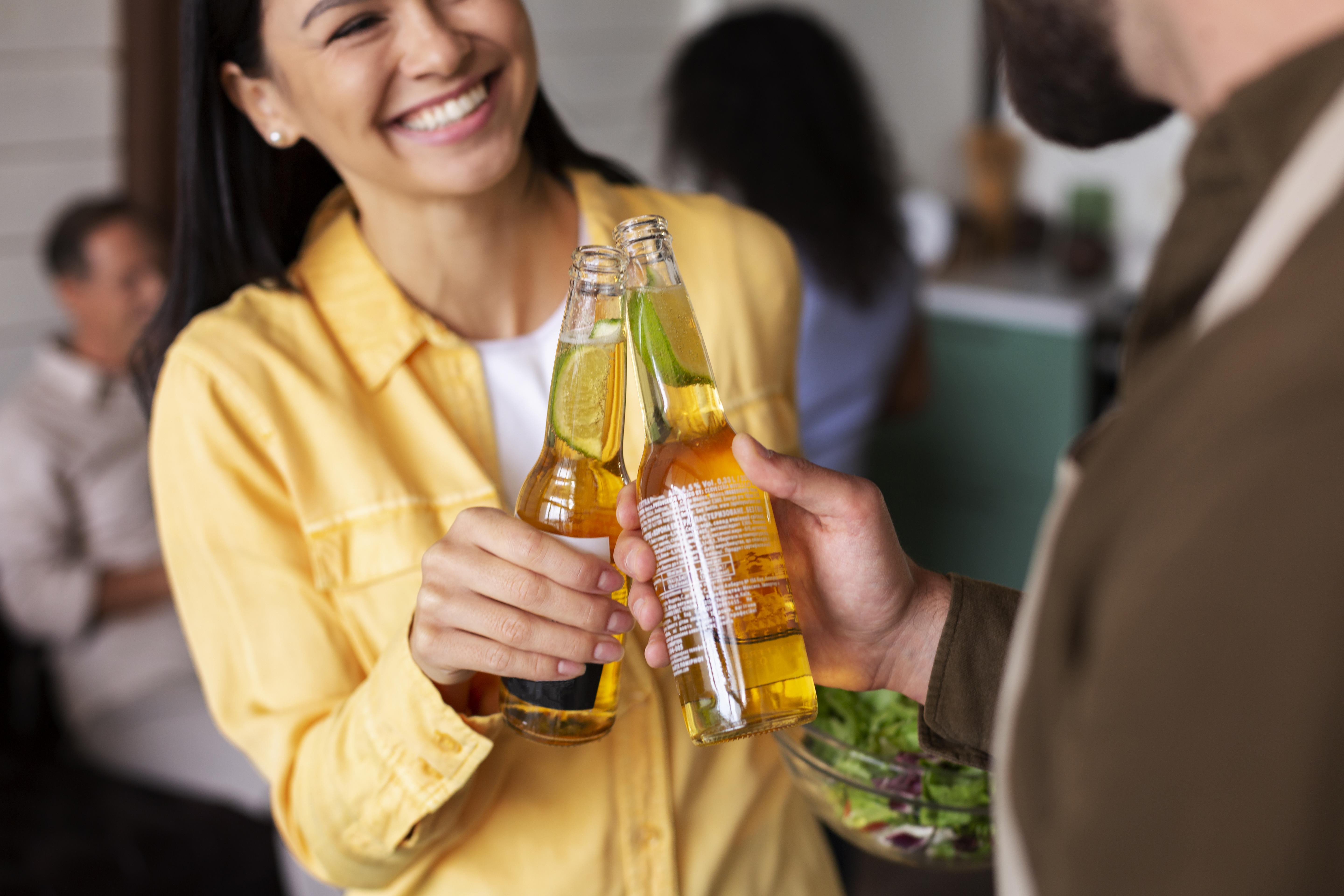 Nova era das bebidas: cerveja sem álcool ganha espaço nos carrinhos de compras