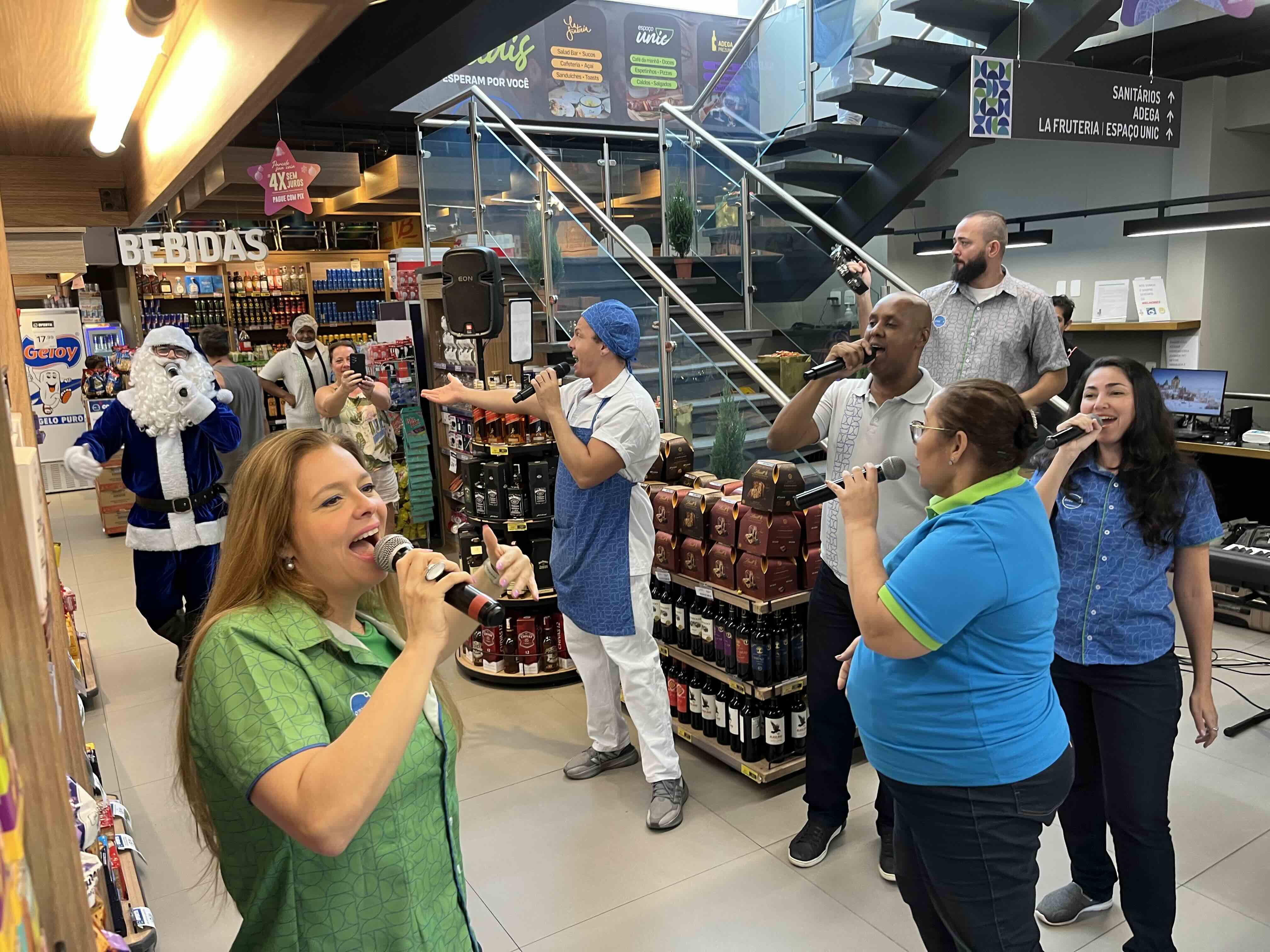 Coral, circo e cartinhas: Prezunic transforma dezembro em mês de experiências nas lojas