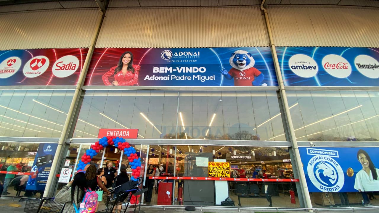 Fachada da nova loja do Adonai Supermercados em Padre Miguel, na Zona Oeste do Rio de Janeiro