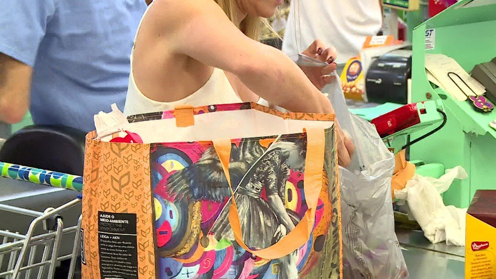 Supermercados do RJ não são mais obrigados a oferecer sacolas plásticas grátis