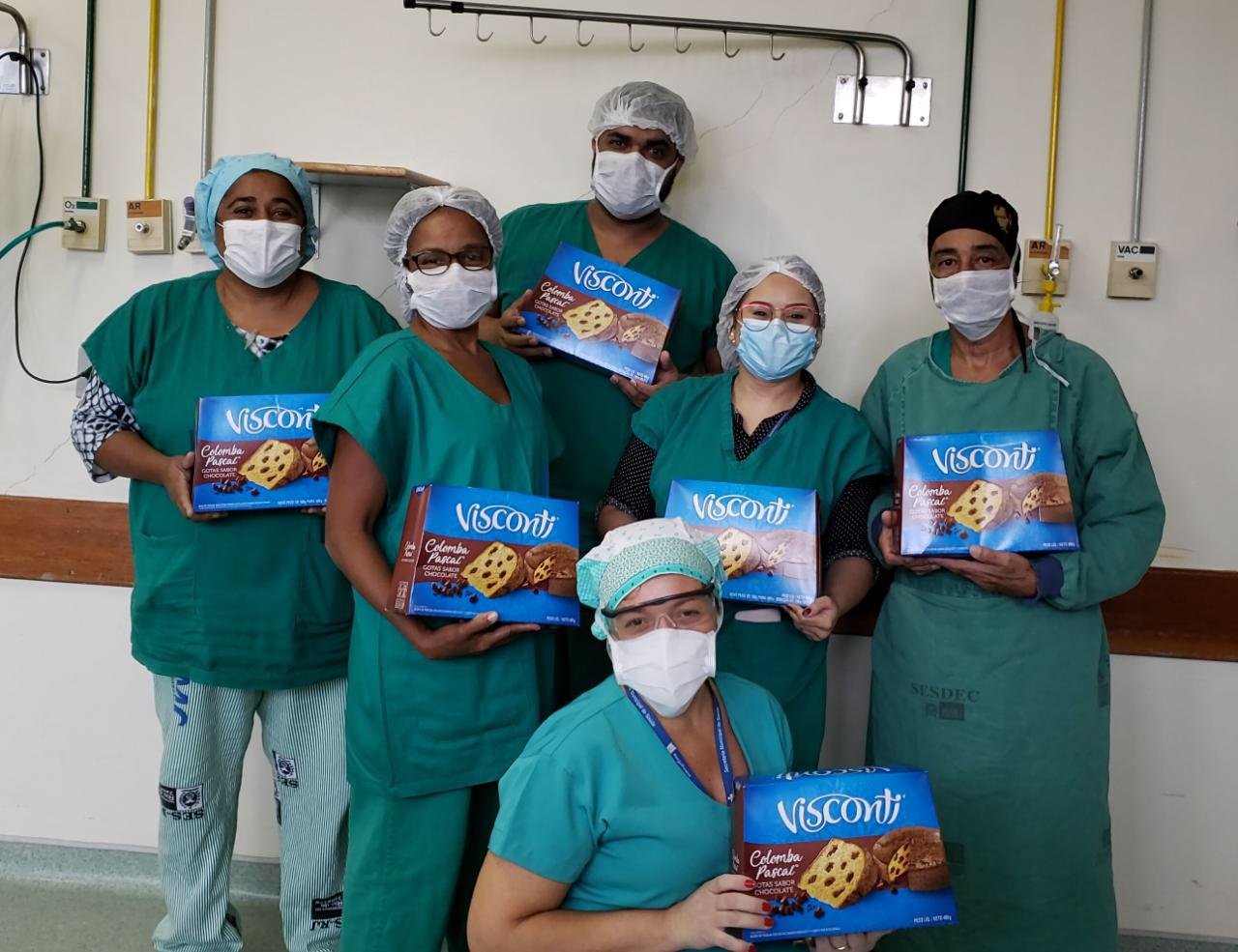 Supermercados Mundial e ASSERJ entregam mais de 2 mil unidades de colomba pascal para profissionais de saúde