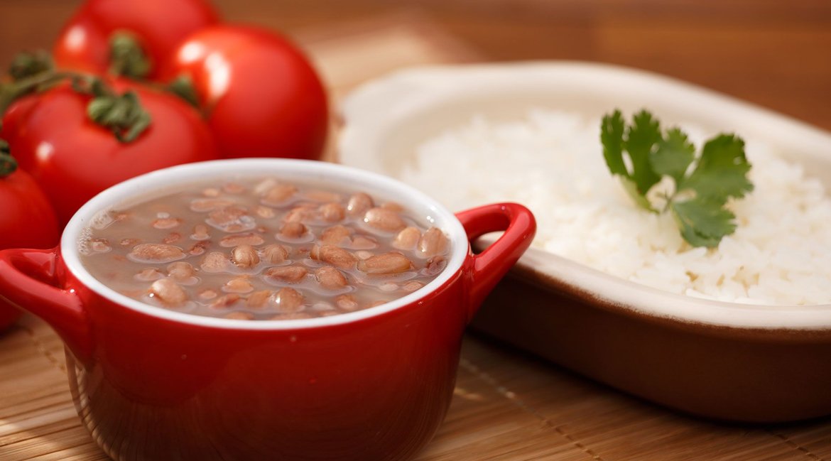 Com preço em alta, arroz e feijão devem ser vilões da inflação em 2024