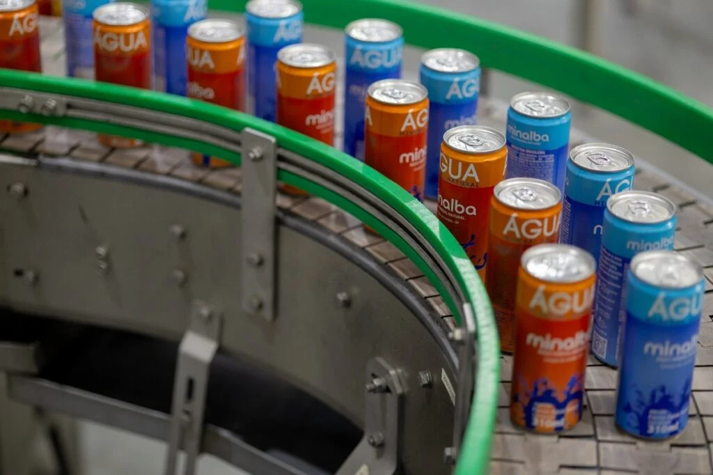 Minalba busca consolidar liderança em supermercados com portfólio de bebidas em latas