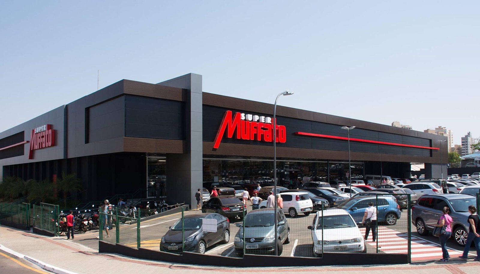 Grupo Muffato anuncia compra de imóveis e ativos de 16 lojas Makro e 11 postos de combustíveis