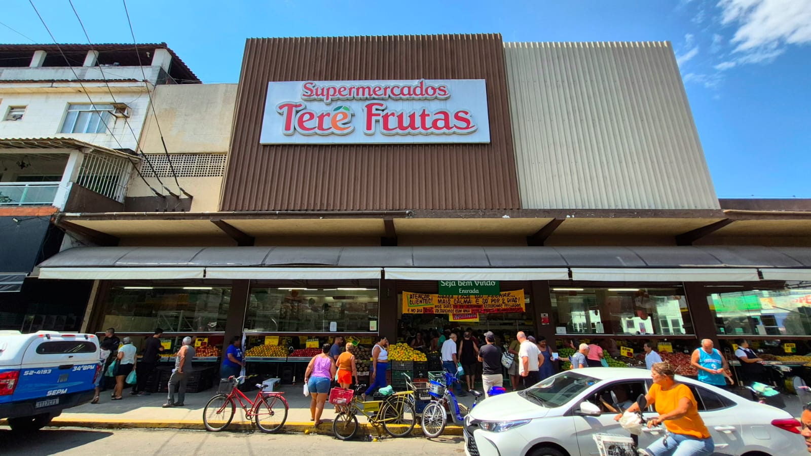 O Supermercado Terê Frutas de Magé foi reinaugurado nesta quarta-feira (30), trazendo um novo conceito de conveniência para a região