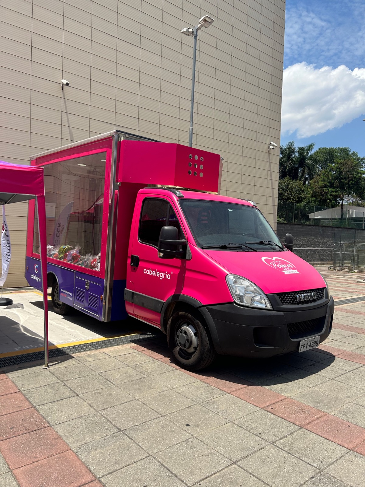 Prezunic realiza campanha de Outubro Rosa com doação de cabelo