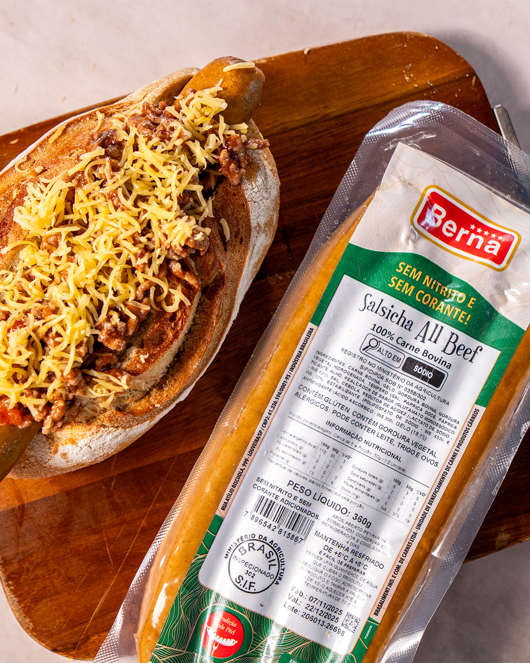 Berna lança salsicha para cachorro-quente 100% com composição livre de nitrito