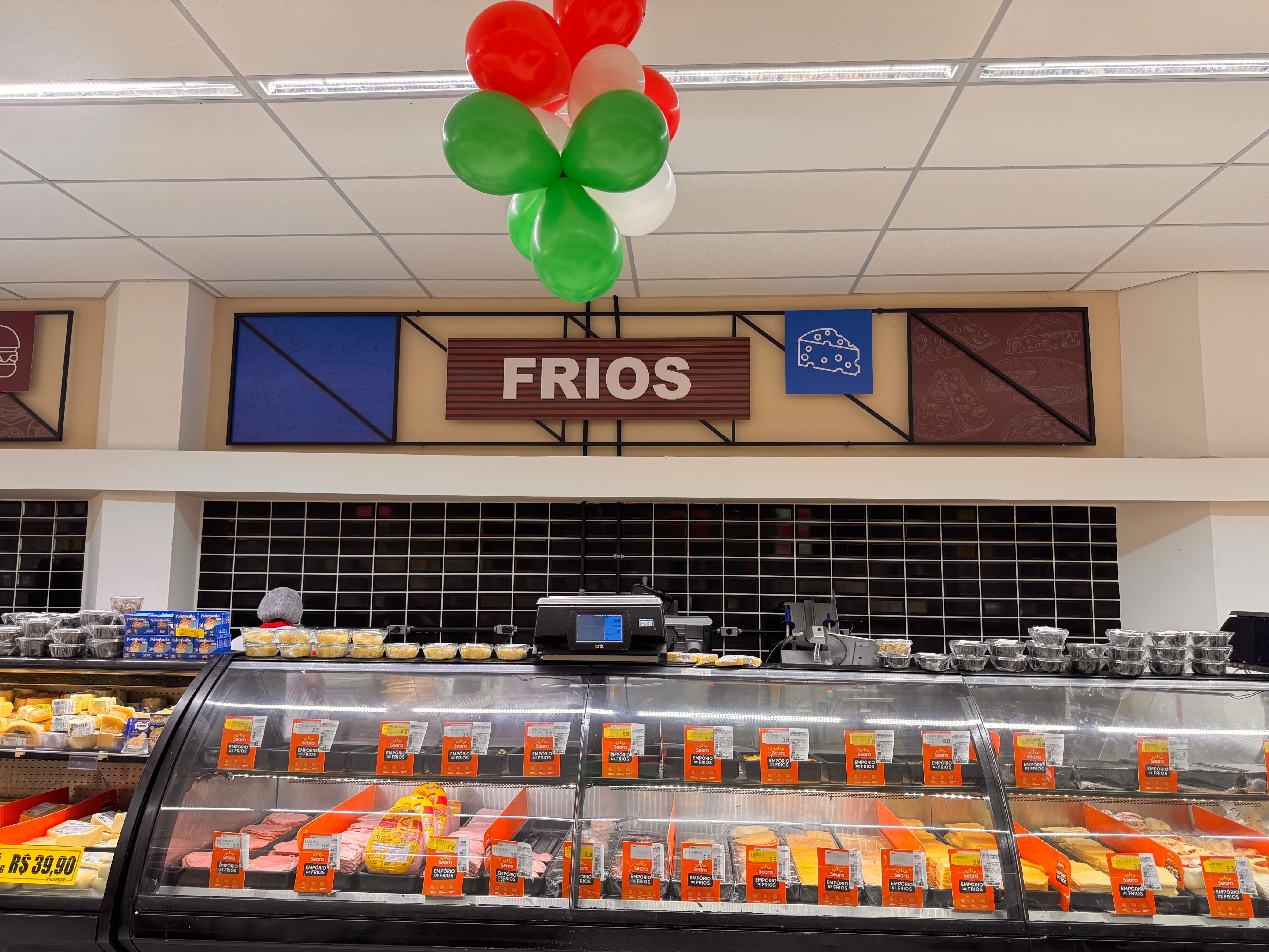 Supermercados Vianense reinaugura loja em Cascadura