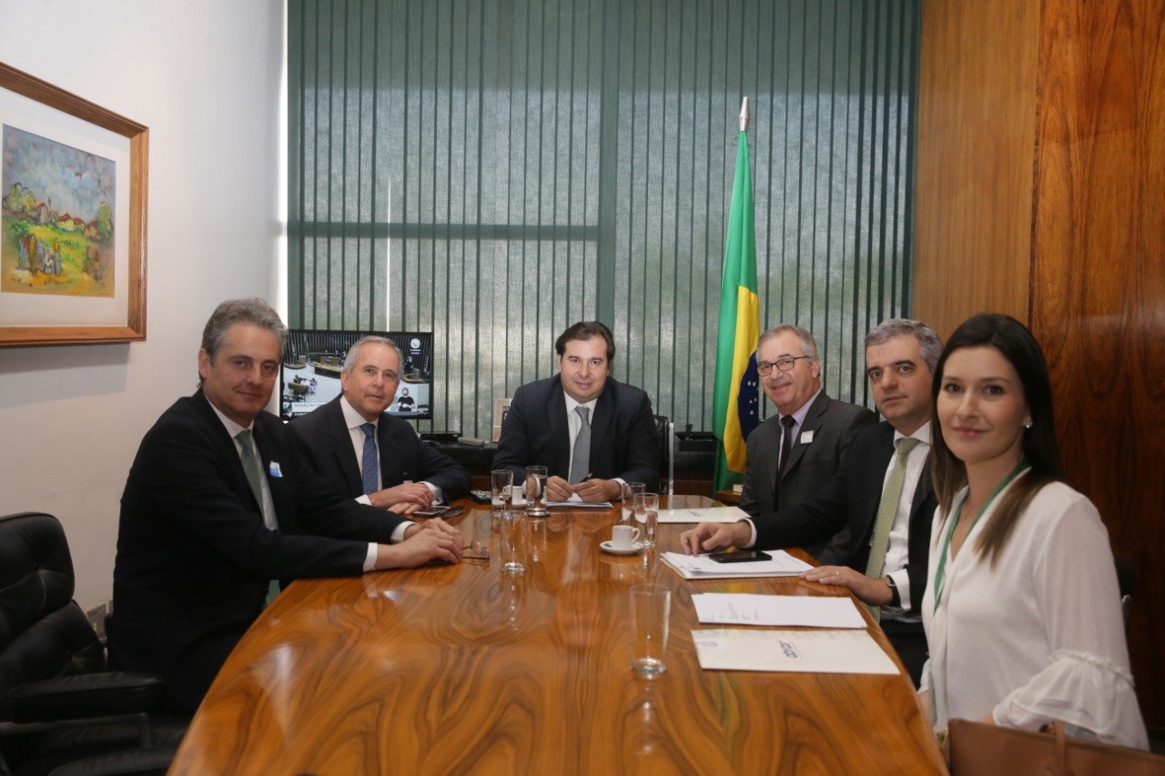 Comissão de Constituição e Justiça da Câmara dos Deputados aprova o Projeto de Lei nº 5.675/2013, que trata da prisão de gerentes