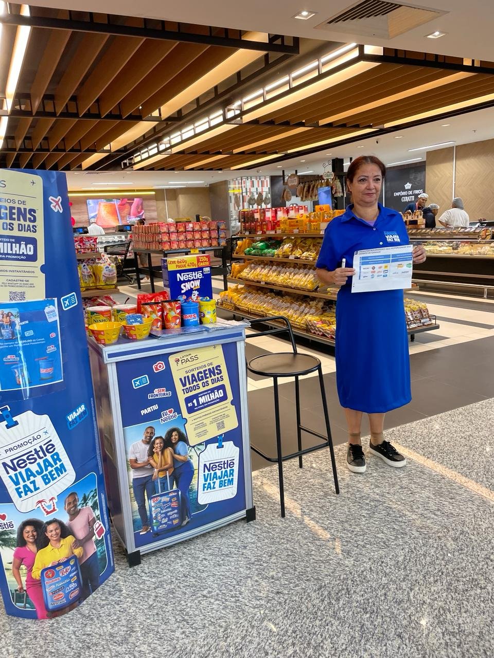 Campanha 'Nestlé viajar faz bem' faz ativação nos supermercados com promotoras de mais de 60 anos
