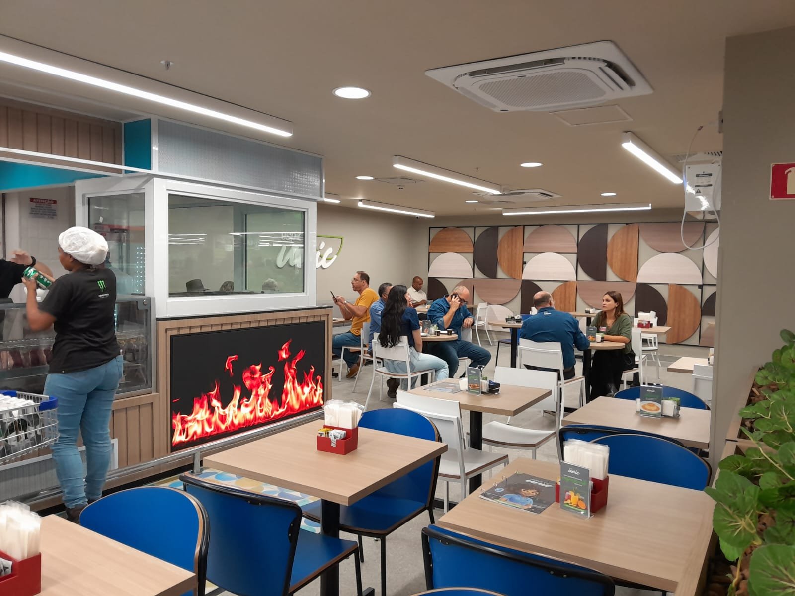 Piso do Prezunic, inspirado no Calçadão de Copacabana, chama atenção na loja de Vila Isabel