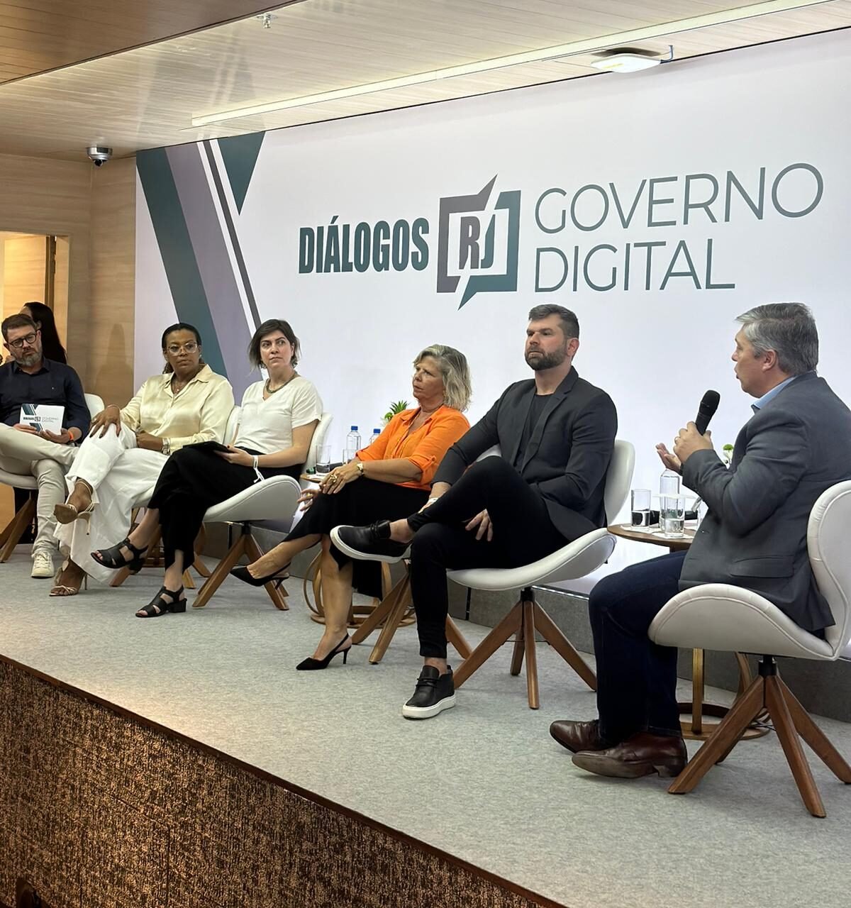 Democratizar a tecnologia por meio do conhecimento e da educação. Esta foi a solução proposta pelo presidente da ASSERJ e cofundador da Rio Innovation Week, Fábio Queiróz, no painel sobre inclusão digital do encontro Diálogos RJ, de O Globo