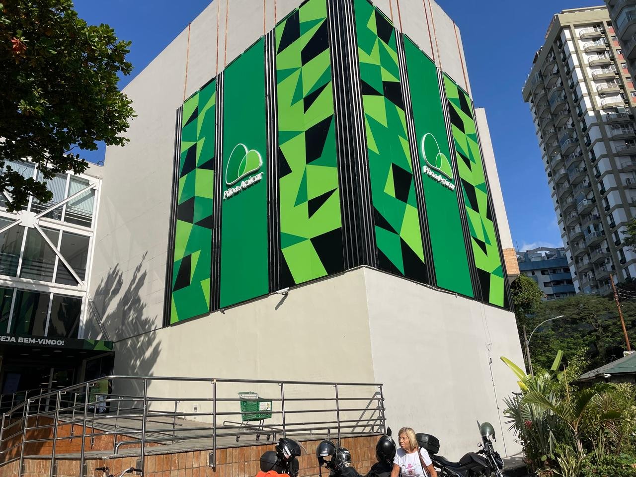 No Pão de Açúcar do Leblon, fazer compras é um programa legal