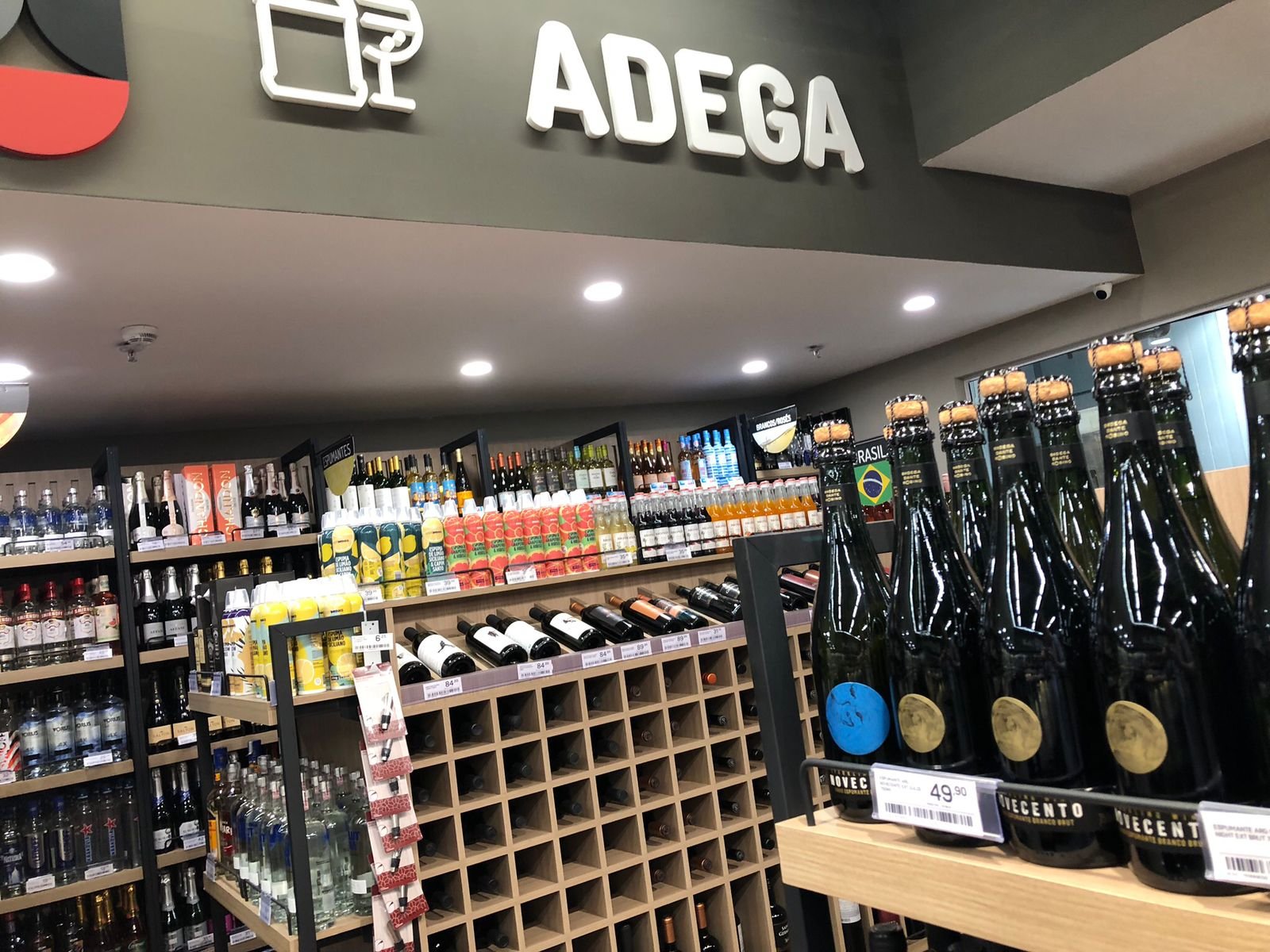 Prezunic aposta em atendimento próximo na adega do ParkShopping