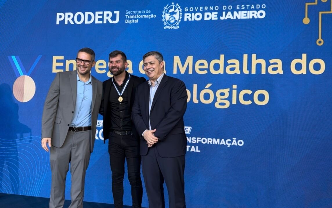 Presidente da ASSERJ recebe Medalha de Mérito Tecnológico pelo Governo do Estado do Rio de Janeiro