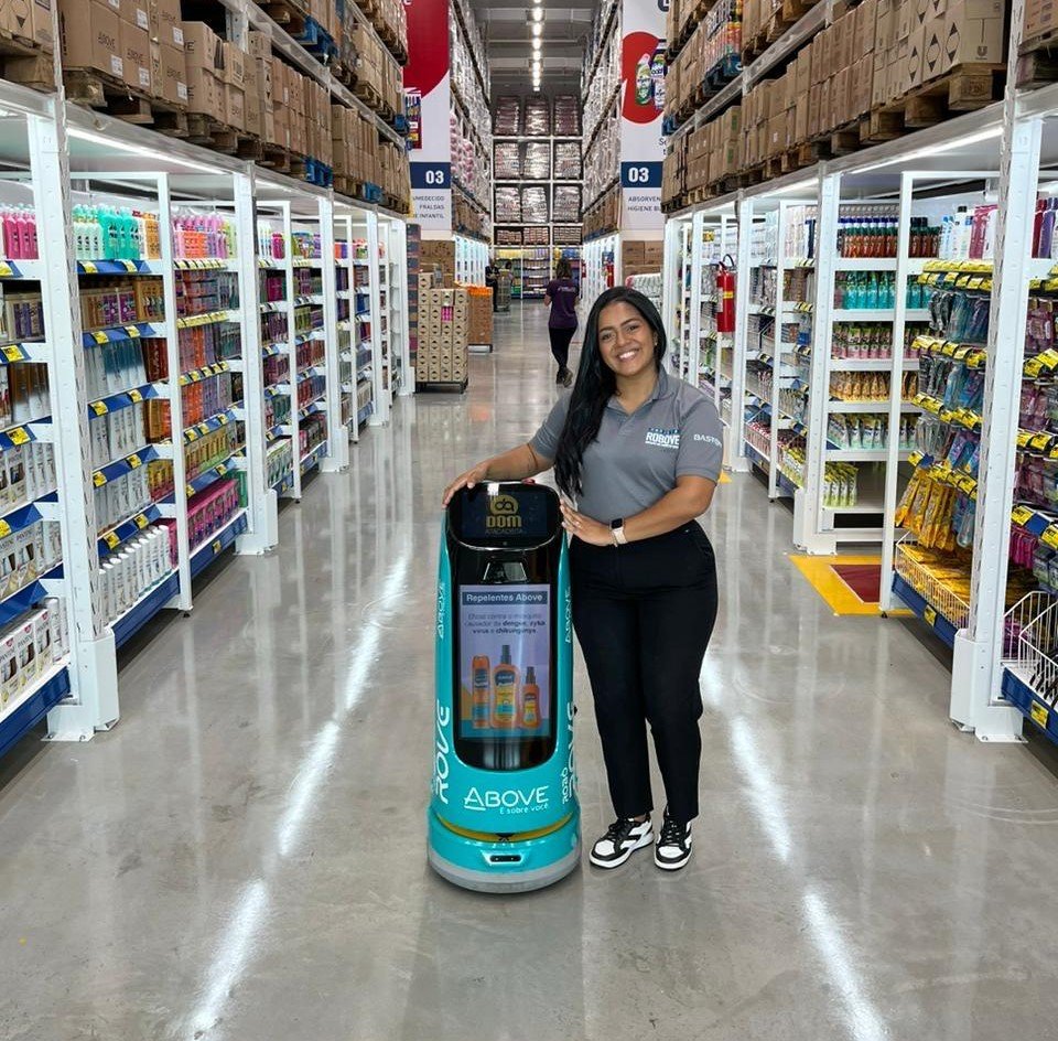 Empresa de cosméticos e higiene pessoal investe em robôs interativos para encantar consumidores