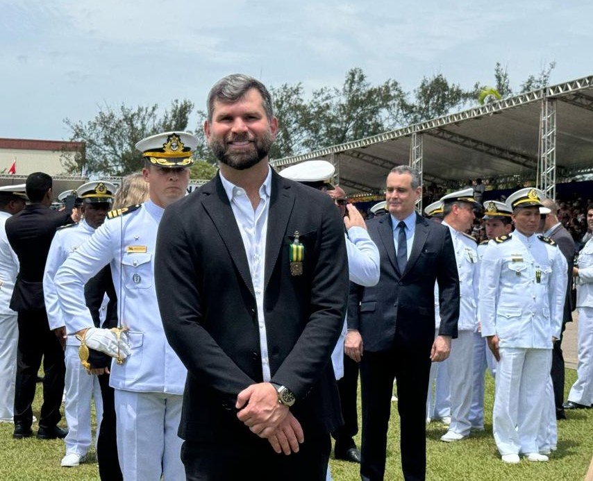 Presidente da ASSERJ recebe Medalha Mérito Tamandaré em solenidade que contou com a presença do Ministro da Defesa