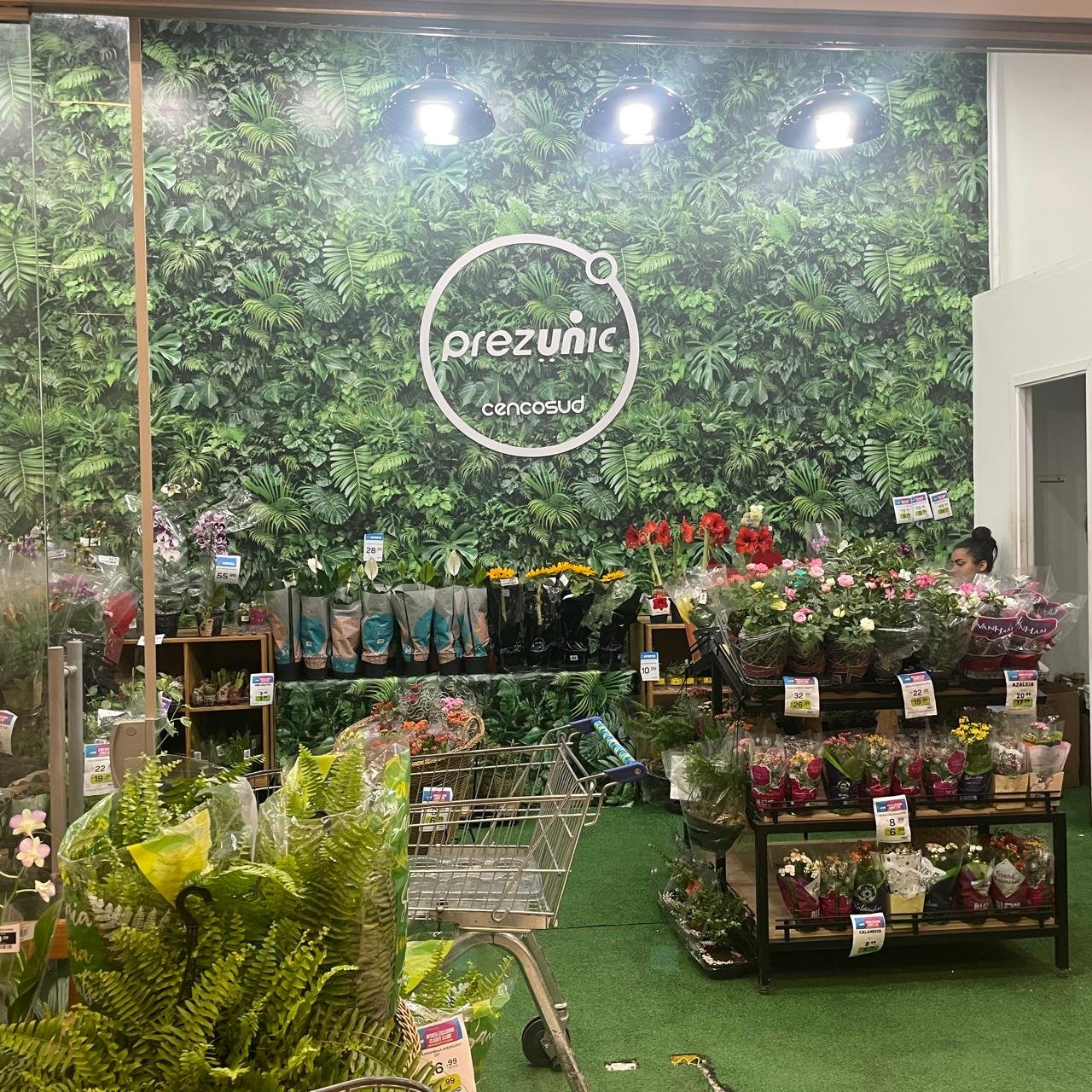 Prezunic inaugura floricultura com serviços especializados